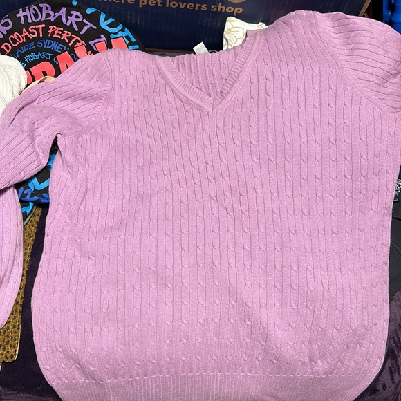 Kim Rogers - LP - Lavender Cable Stitch, VNeck- Pull-Over Light Weight Sweater - Picture 4 of 7